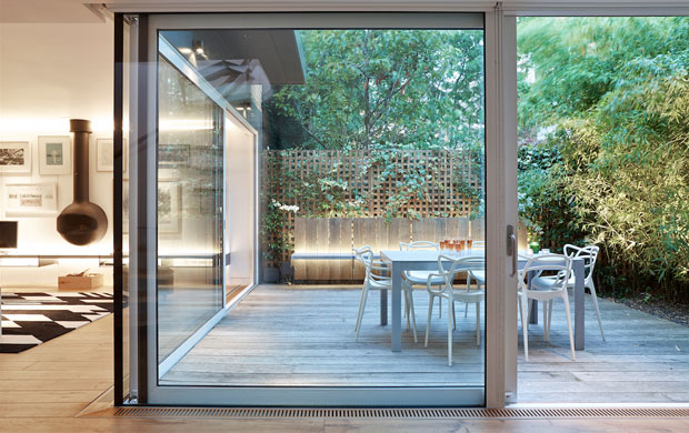 Living areas form an L shape around the garden reached via sliding windows. © Luke White