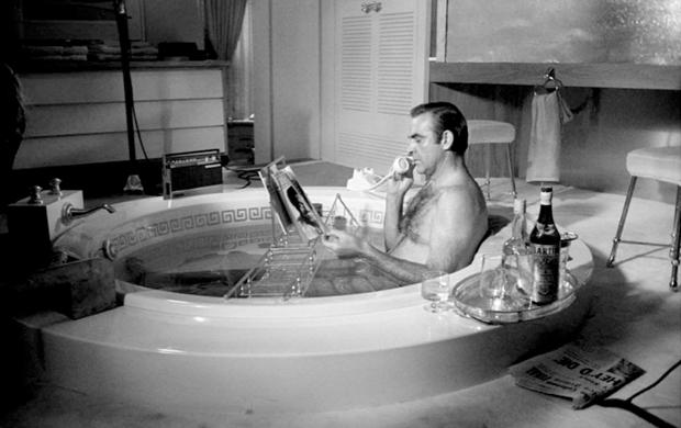 Sean Connery in the bath, Terry O'Neill